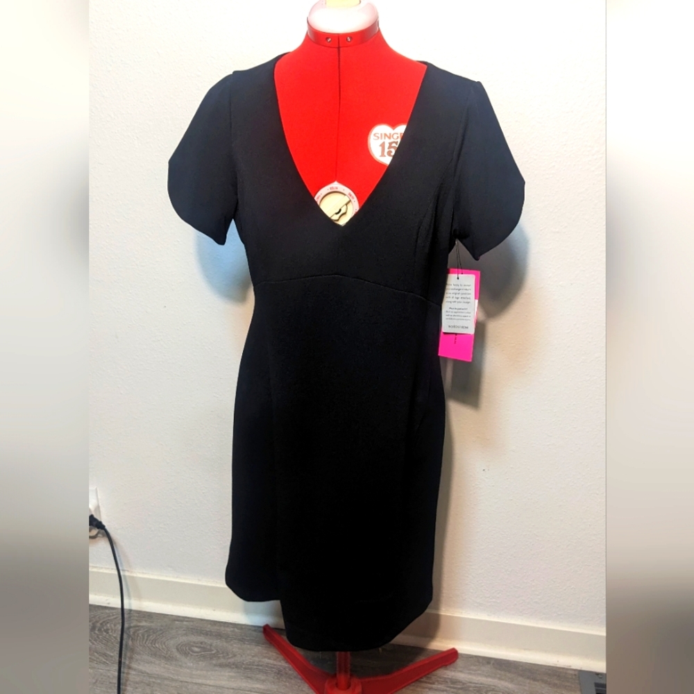 Betsey Johnson Black Short Sleeve Vneck Knee Length Dress Women's 8